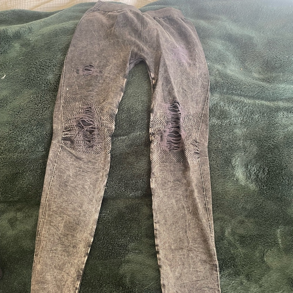 Ripped leggings